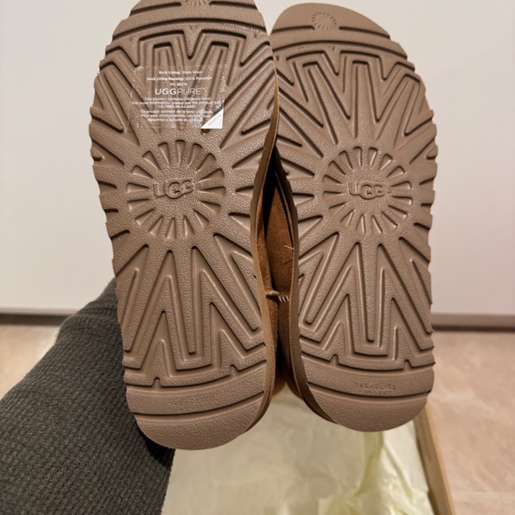 UGG Irina Star Charm boots - Picture 7 of 10